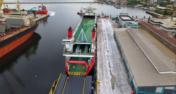 Denizlerde gemi-ray taşımacılığı